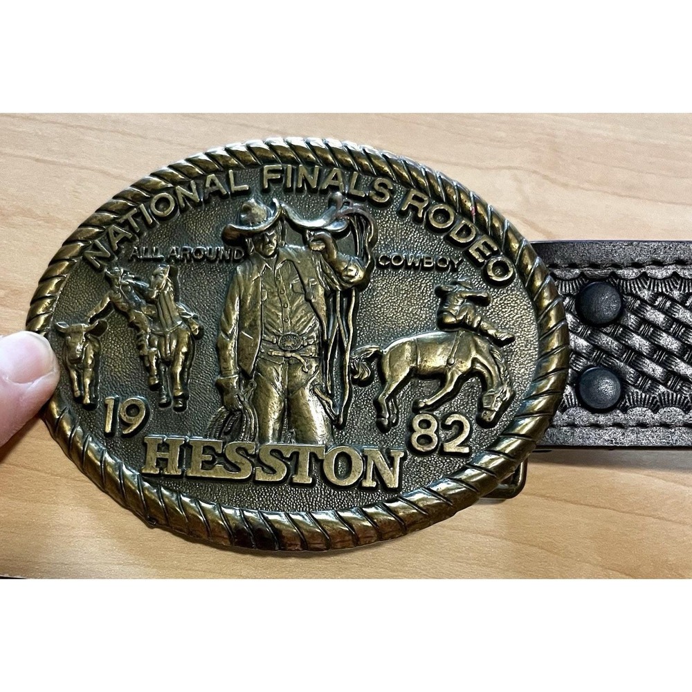 1982 Hesston Rodeo Buckle 36–38 Basketweave Blk Leather Floral Conchas Southwest - Picture 3 of 12